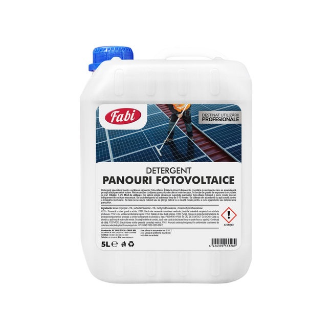 Soluție specială pentru curățarea panourilor solare. Nu lasă urme și îmbunătățește eficiența energetică.