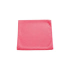 Lavetă profesională din microfibră de culoare rosie, ideală pentru curățarea, ștergerea și absorbția lichidelor de pe orice suprafață.