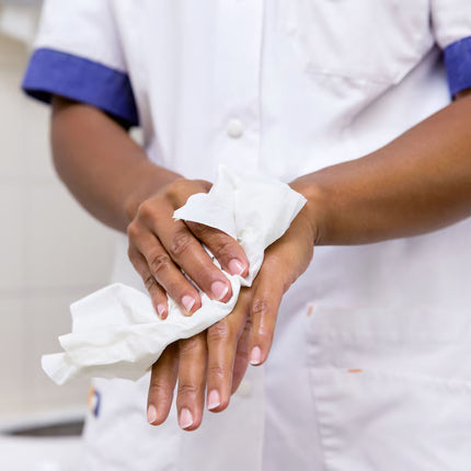 Prosoape pentru mâini, Tork, Singlefold Advanced, pliate în V, albe, 2 straturi,  250 porții/pachet (15 pachete/bax), H3 – 290143